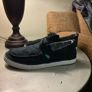 Men’s Sanuk loafers - size 9.5